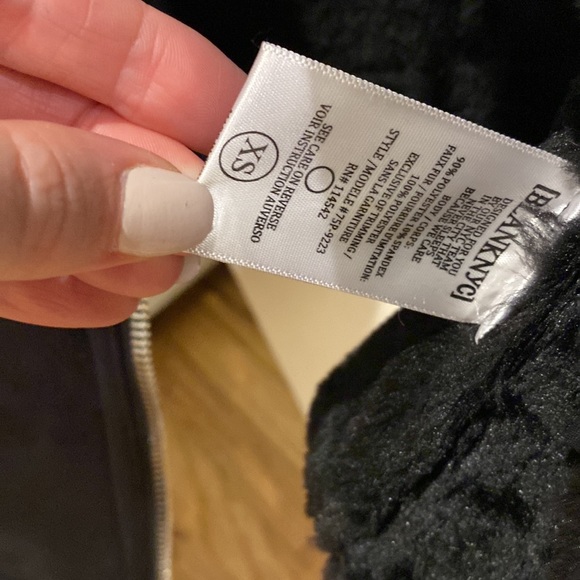 Blank NYC Blk Faux Fur Zip Vest- size XS- Like NEW - Picture 4 of 4